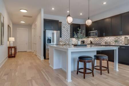 The Briar - Luxurious Condo Near Vanderbilt, Нашвил Екстериор снимка