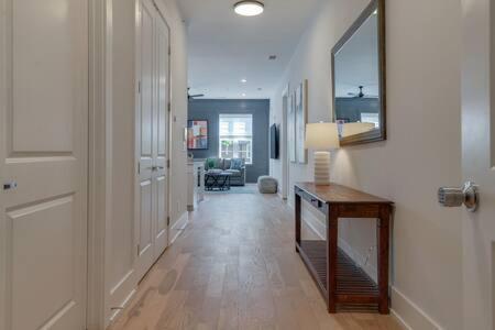 The Briar - Luxurious Condo Near Vanderbilt, Нашвил Екстериор снимка
