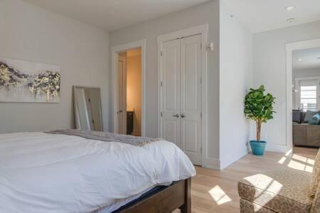 The Briar - Luxurious Condo Near Vanderbilt, Нашвил Екстериор снимка