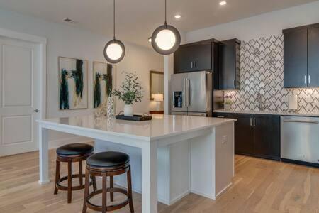 The Briar - Luxurious Condo Near Vanderbilt, Нашвил Екстериор снимка