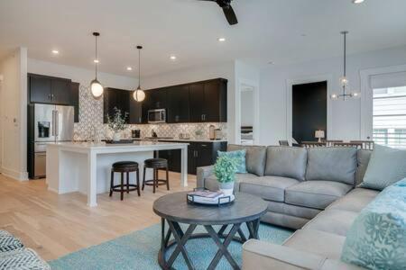 The Briar - Luxurious Condo Near Vanderbilt, Нашвил Екстериор снимка
